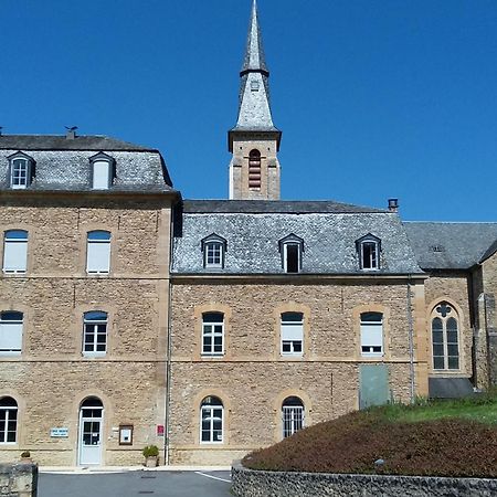 Hotel Accueil Du Couvent De Malet Saint-Côme-dʼOlt Exterior foto